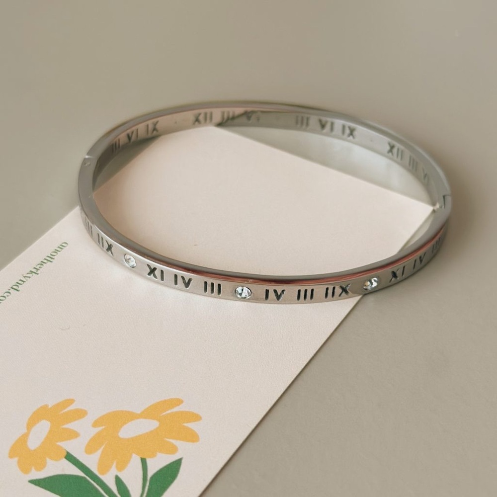 SILVER ROMAN NUMERAL BRACELET WITH ZIRCON STONE INLAY     NEW